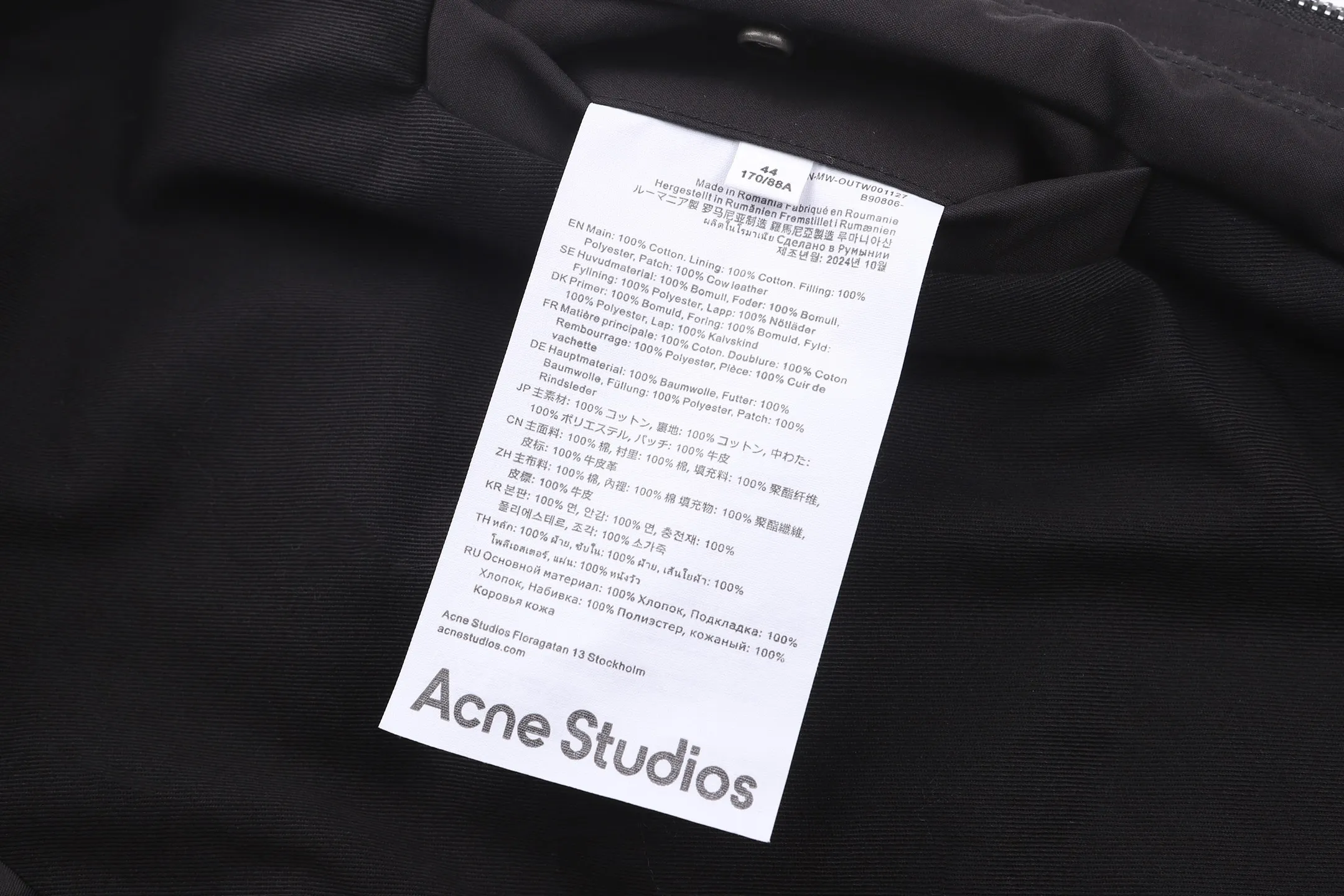 Acn Studios 25FW leather logo twill jacket ●Purchased and developed by Authentic 9500 ●100% fine cotton high-density plain woven fabric ●Cotton twill woven lining ●Padding Washed cotton ●Meli PU leather ●Template embroidery ●Fabrics enzyme wash ●Customized 1:1 leather tag ●Customized 1:1 buttons ●Customized 1:1 zipper ●Customized 1:1 rope ●Customized 1:1 trademark ●Loose fit ●Size: 42 44 46 48 ●Style number: 2130/3C#10